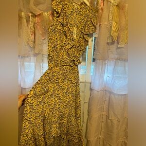 Max Studio size M new with tags long floral wrap dress